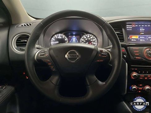 Used 2019 Nissan Pathfinder SV image 10