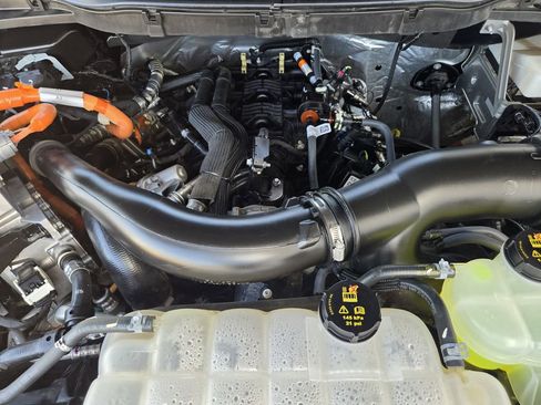 Used 2024 Ford F150 XLT w/ Mobile Office Package image 28