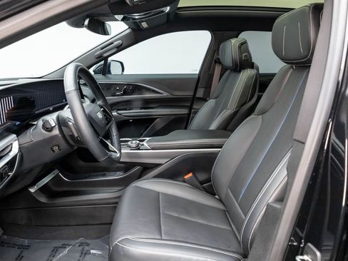 Used 2024 Cadillac Lyriq Luxury image 14