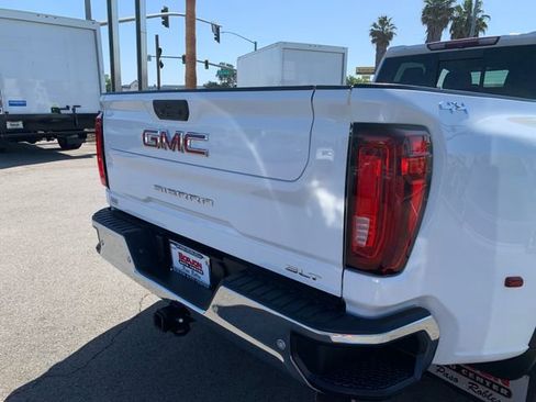 Used 2022 GMC Sierra 3500 SLT w/ SLT Preferred Package AWD/4WD image 9