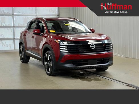 Used 2025 Nissan Kicks SR AWD/4WD image 1