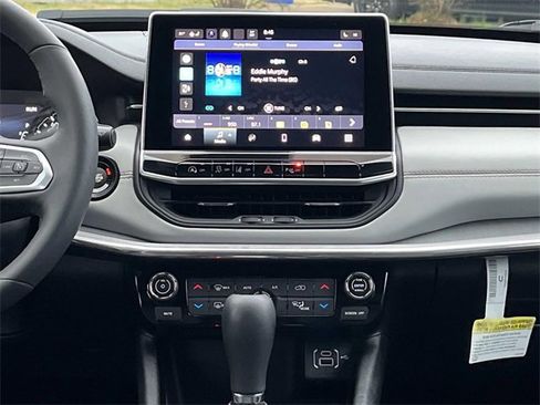 Used 2023 Jeep Compass Limited image 15