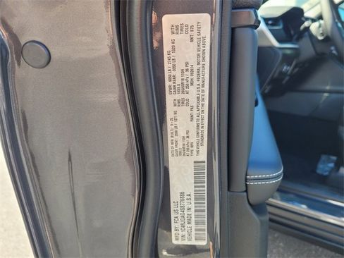 Used 2025 Jeep Grand Cherokee Altitude image 18