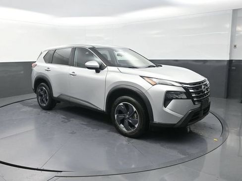 Used 2024 Nissan Rogue SV FWD image 10
