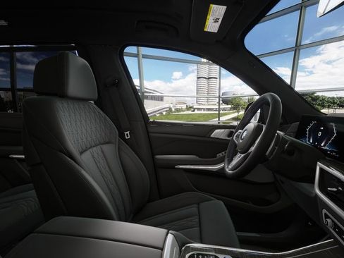 Used 2026 BMW X7 M60i image 37