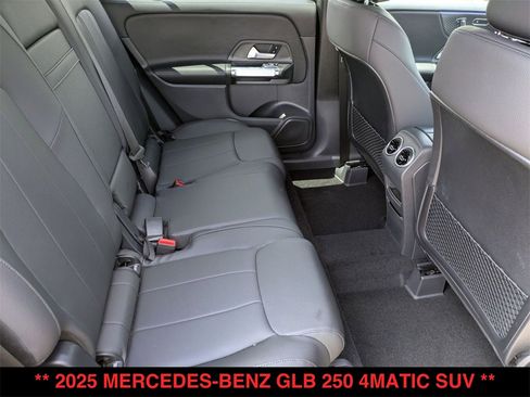 New 2025 Mercedes-Benz GLB 250 4MATIC image 18
