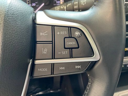 Used 2023 Toyota Highlander XSE AWD/4WD image 12