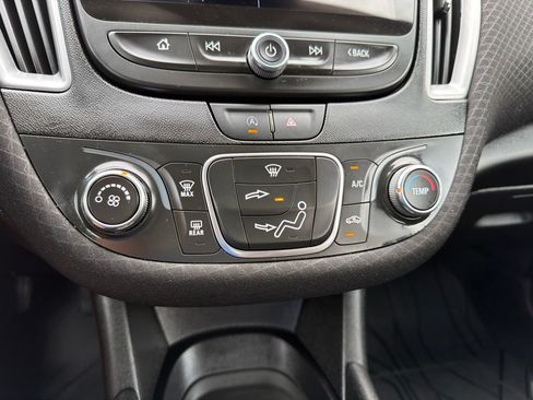 Used 2025 Chevrolet Malibu RS FWD image 12