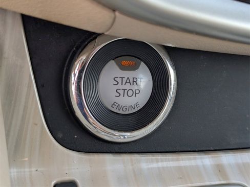 Used 2018 Nissan Murano SL w/ Moonroof Package image 18