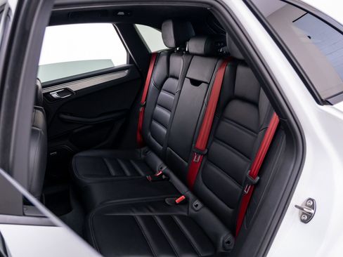 Used 2015 Porsche Macan Turbo AWD/4WD image 17