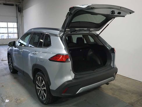 Used 2023 Toyota Corolla Cross XLE image 4