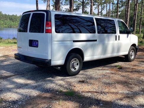 Used 2022 Chevrolet Express 3500 LS RWD image 2