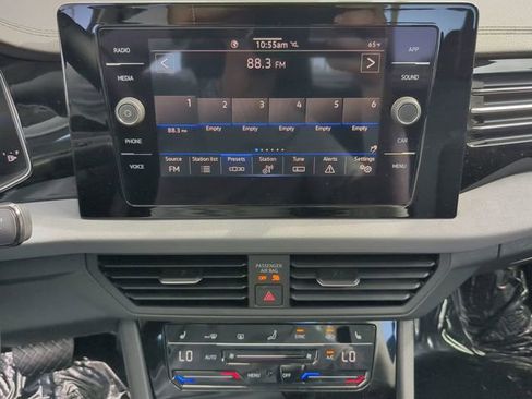 New 2026 Volkswagen Jetta SE FWD image 21