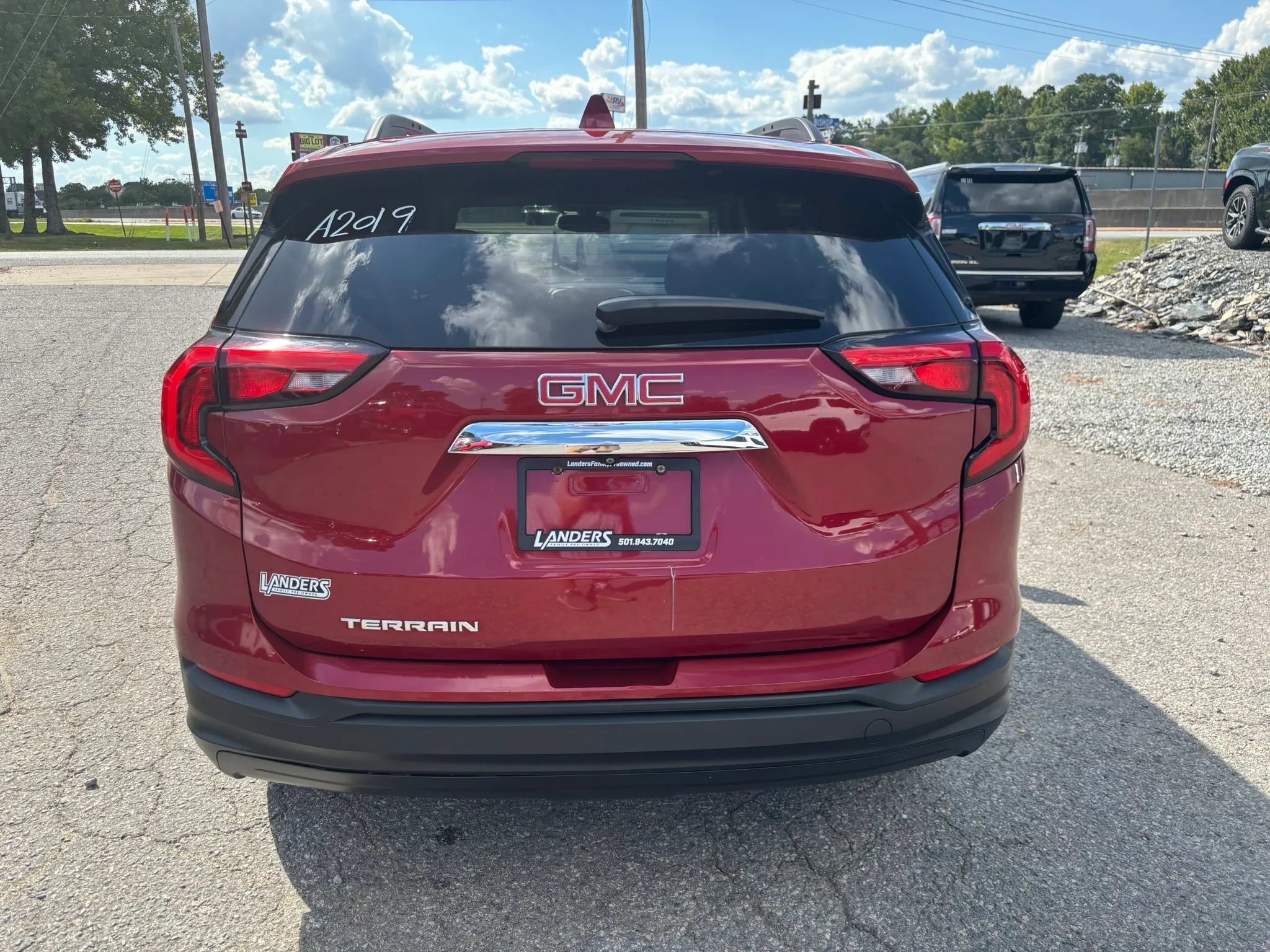 Used 2019 GMC Terrain SLE w/ Driver Convenience Package FWD image 4