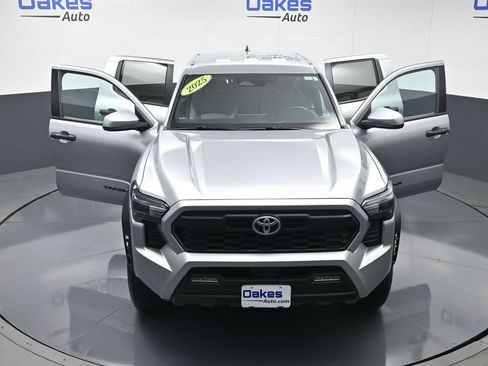 Used 2025 Toyota Tacoma TRD Off-Road AWD/4WD image 57