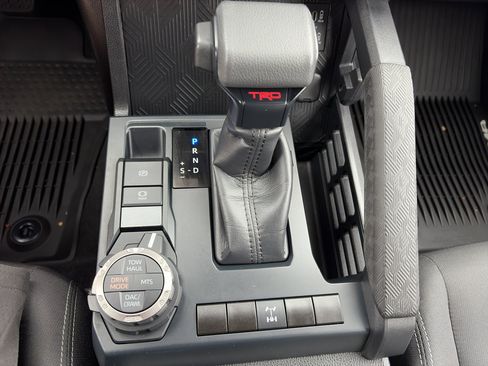 Used 2025 Toyota Tacoma TRD Off-Road image 19