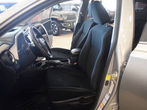 Used 2017 Toyota RAV4 LE w/ Carpet Mat Package AWD/4WD image 38