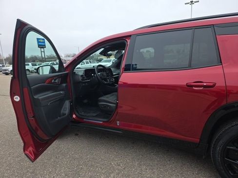 Used 2024 Chevrolet Traverse RS image 18