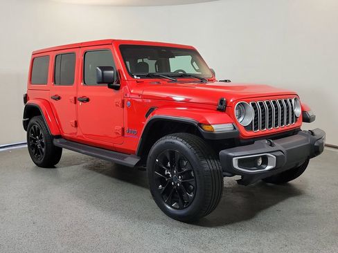 Used 2025 Jeep Wrangler Unlimited Sahara AWD/4WD image 1