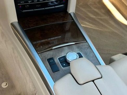 Used 2015 Mercedes-Benz E 350 4MATIC Sedan image 34