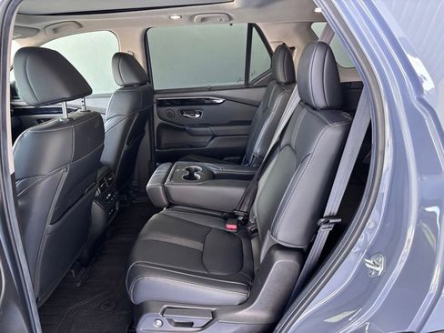 Used 2025 Honda Pilot Touring image 16
