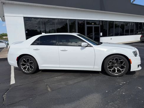 Used 2018 Chrysler 300 S w/ 300S Premium Group image 4