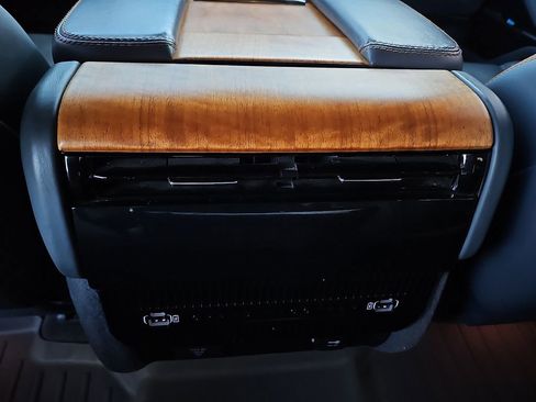 Used 2022 Jeep Grand Wagoneer Series III w/ Rear Seat Video Group 1 image 18