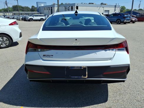 New 2026 Hyundai Elantra SE FWD image 4