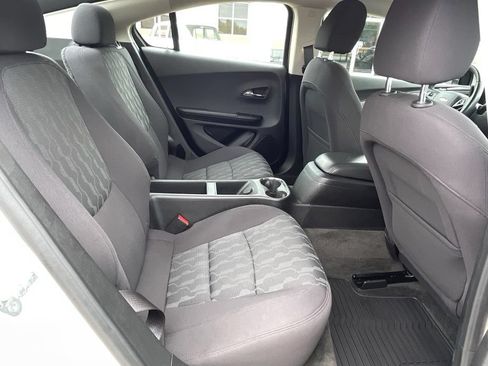 Used 2014 Chevrolet Volt FWD image 29
