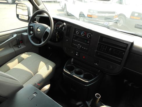 Used 2016 Chevrolet Express 2500 RWD image 23