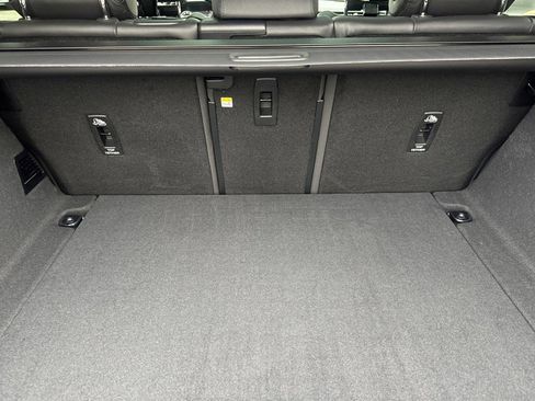 New 2026 Land Rover Range Rover Velar Dynamic SE AWD/4WD image 31