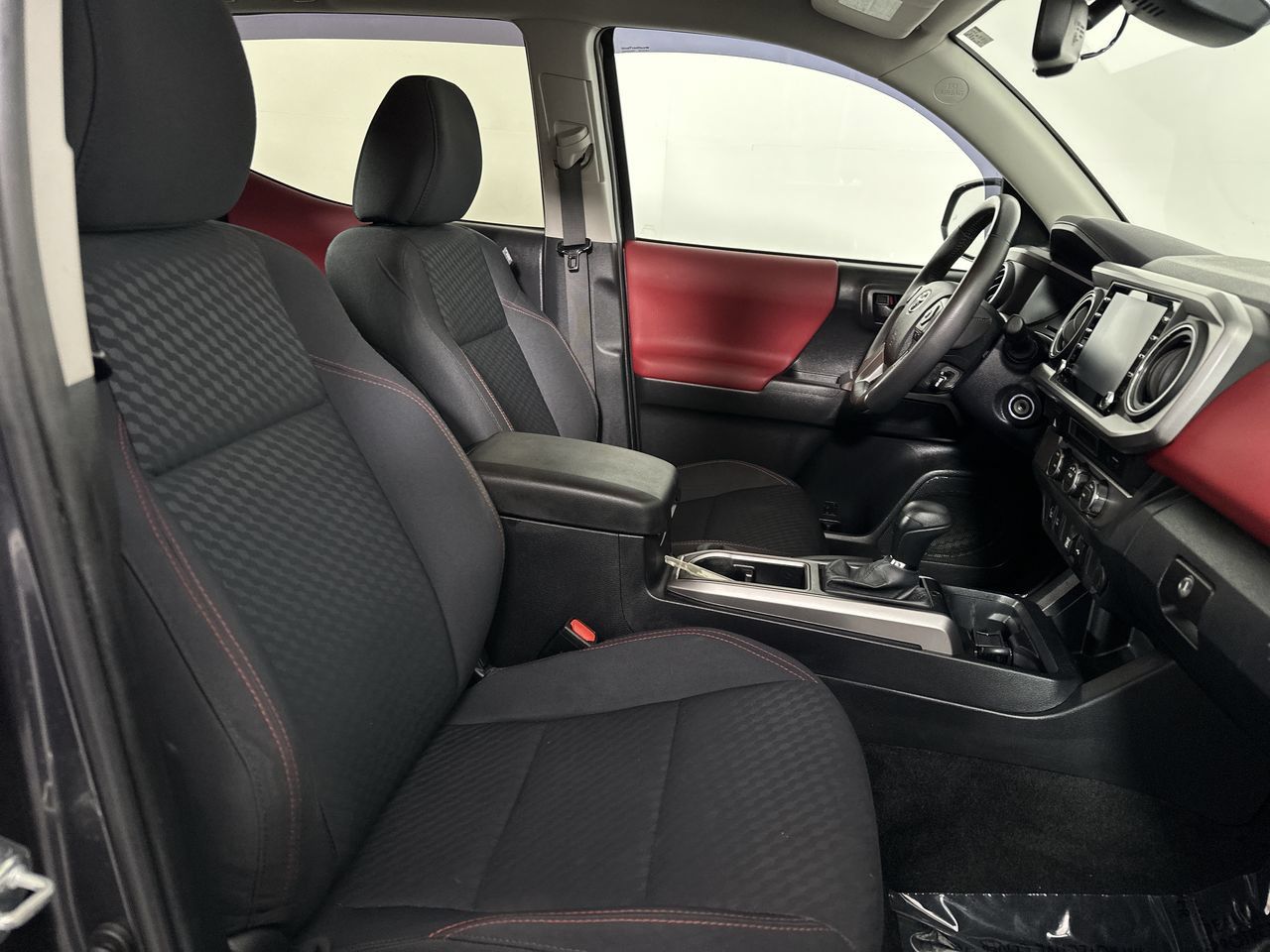 Used 2022 Toyota Tacoma SR5 w/ Technology Package RWD image 17