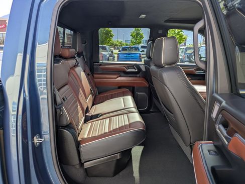 Used 2024 GMC Sierra 3500 Denali Ultimate AWD/4WD image 34
