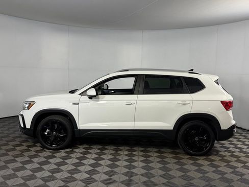 Used 2022 Volkswagen Taos SE image 11