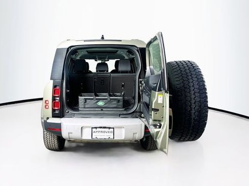 Used 2025 Land Rover Defender 110 S image 26