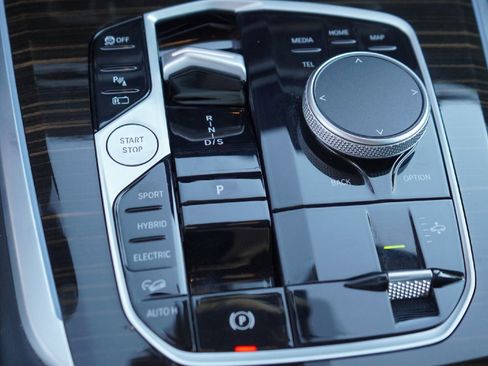 Used 2025 BMW X5 xDrive50e image 14