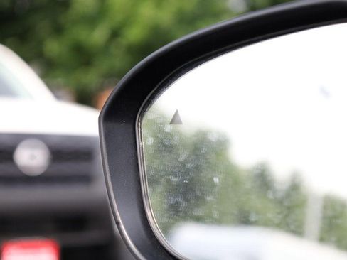 New 2025 Nissan Kicks SR image 22