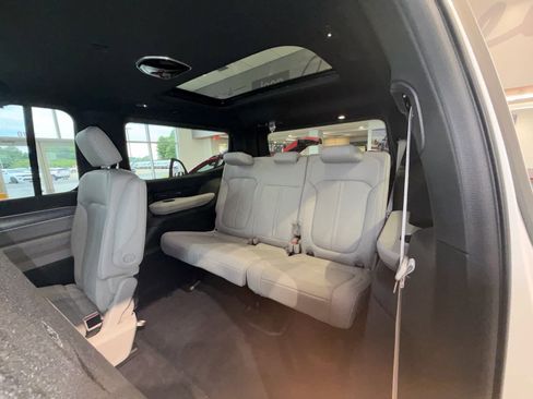 New 2026 Jeep Grand Wagoneer Limited AWD/4WD image 32