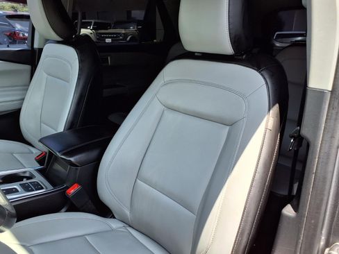 Used 2021 Ford Explorer XLT w/ Equipment Group 202A RWD image 15