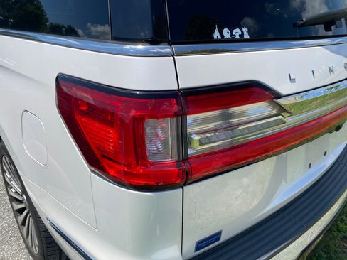 Used 2019 Lincoln Navigator L Reserve AWD/4WD image 11