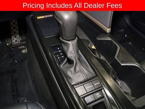Used 2025 Toyota Camry SE FWD image 15