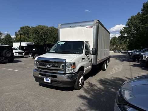 New 2027 Ford E-450 and Econoline 450 Super Duty w/ Driver's Safety Package RWD image 1