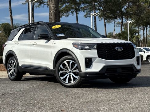 Used 2025 Ford Explorer ST-Line w/ Premium Package image 2