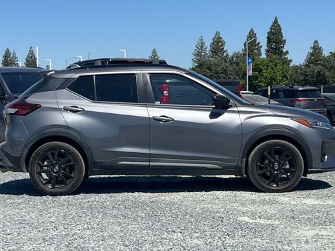 Used 2021 Nissan Kicks SR w/ Interior Electronics Package FWD image 9
