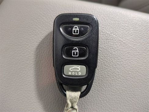 Used 2017 Hyundai Elantra SE image 31