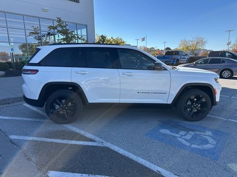 New 2025 Jeep Grand Cherokee Altitude AWD/4WD image 33