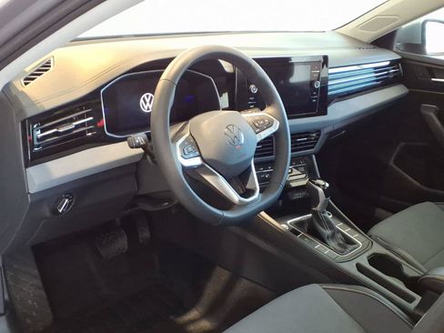 Used 2026 Volkswagen Jetta SE FWD image 9
