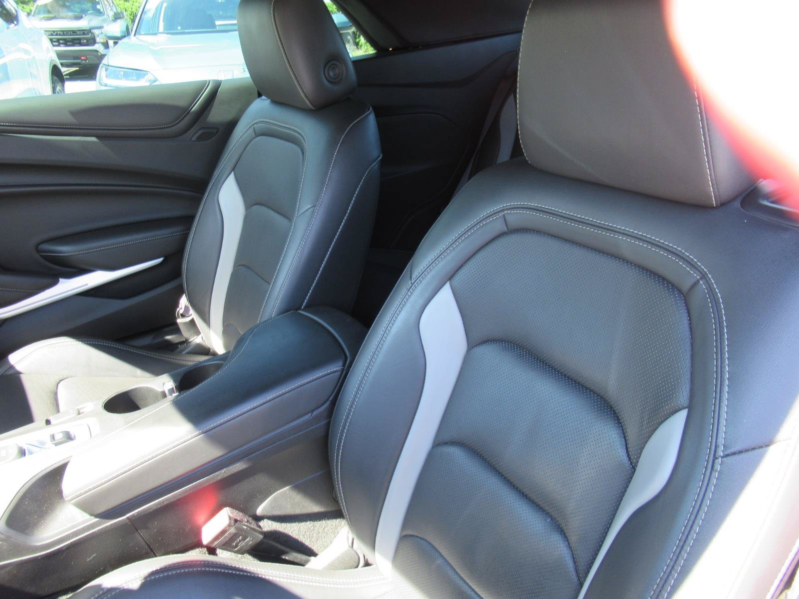 Used 2017 Chevrolet Camaro LT RWD image 18