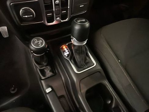 Used 2024 Jeep Wrangler Unlimited Sahara w/ Technology Group AWD/4WD image 21