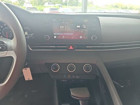 Certified 2023 Hyundai Elantra SE FWD image 19